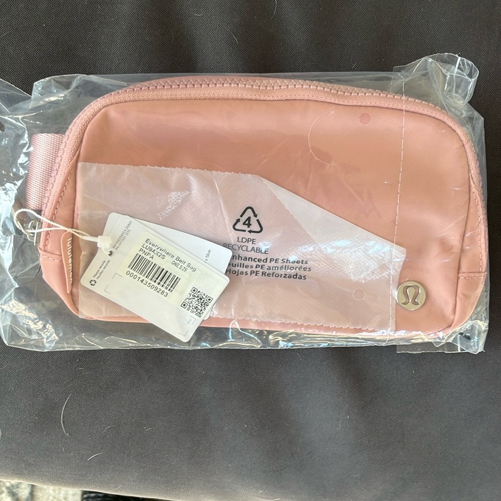 Lululemon Everywhere belt bag 1L